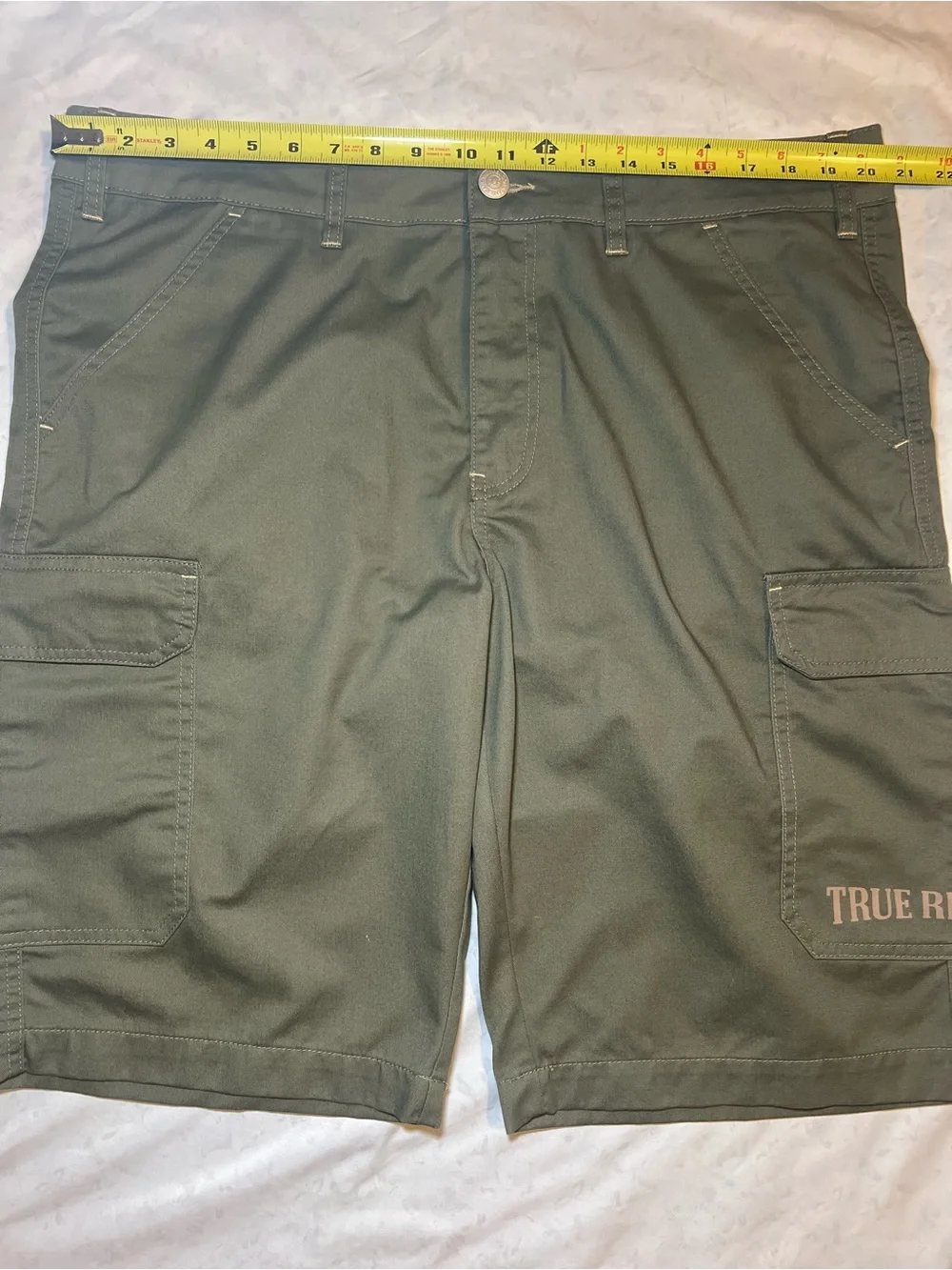 True Religion Men’s Utility Cargo Shorts,Horseshoe Stitching, Olive Green, 38